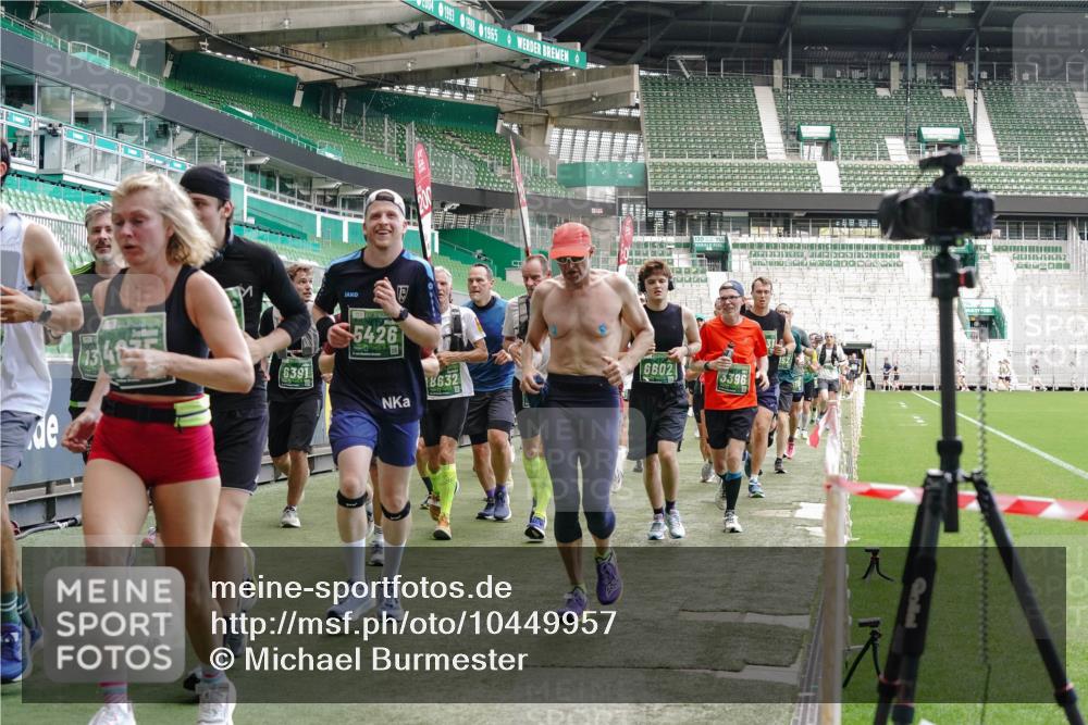13.09.2026 - 21. swb-Marathon Bremen Michael Burmester http://msf.ph/oto/10449957 13.09.2026 13:09:12 Laufen im Stadion 164, 383, 391, 448, 532, 549, 551, 563, 625, 800, 808, 813, 869, 884, 898, 911, 1025, 1072, 1124, 1150, 1180, 1285, 1289, 1395, 1398, 1559, 1688, 1831, 1880, 1899, 2003, 2041, 2208, 2215, 2229, 2232, 2243, 2366, 2380, 2413, 2429, 2441, 2467, 2471, 2525, 2573, 2594, 2611, 2635, 2692, 2717, 2727, 2782, 2802, 2823, 2831, 2841, 2866, 2897, 2920, 2930, 2931, 2941, 3032, 3063, 3086, 3291, 3316, 3327, 3333, 3398, 3437, 3707, 3769, 109 meine-sportfotos.de