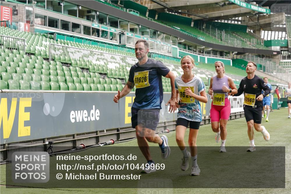 13.09.2026 - 21. swb-Marathon Bremen Michael Burmester http://msf.ph/oto/10449969 13.09.2026 10:30:52 Laufen im Stadion 10141, 10146, 10162, 10174, 10193, 10218, 10222, 10227, 10233, 10253, 10281, 10284, 10304, 10334, 10339, 10359, 10392, 10448, 10452, 10467, 10471, 10478, 10479, 10515, 10529, 10555, 10577, 10579, 10585, 10588, 10589, 10610, 10626, 10641, 10652, 10684, 10685, 10708, 10714, 10734, 10757, 10761, 10764, 10765, 10780, 10808, 10821, 10822, 10825, 10827, 10837, 10838, 10862, 10863, 10884, 10886, 10887, 10906, 10984, 11002, 11038, 11350, 11379 meine-sportfotos.de