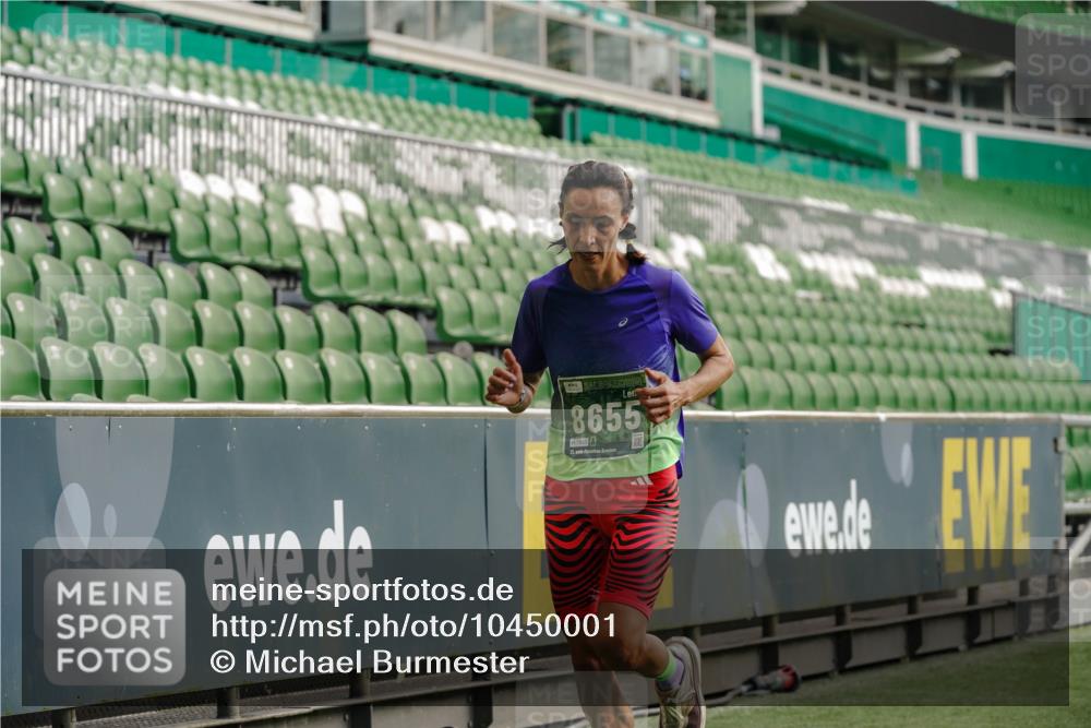 13.09.2026 - 21. swb-Marathon Bremen Michael Burmester http://msf.ph/oto/10450001 13.09.2026 12:48:52 Laufen im Stadion 382, 384, 524, 572, 779, 826, 889, 899, 1349, 1723, 1748, 1872, 1925, 2266, 2287, 2605, 2750, 2844, 2909, 2956, 3043, 3110, 3127, 3197, 3242, 3276, 3330, 3466, 3794, 3910, 3973, 4033, 4082, 4247, 4614, 4712, 4732, 4743, 4852, 4898, 4990, 4992, 5424, 5517, 5570, 5594, 5648, 5803, 6025, 6058, 6692, 6708, 6784, 6842, 6951, 7064, 7399, 7538, 7636, 7803, 7876, 8611, 8621, 8706, 8877, 8973, 8980, 8981, 9010, 9035, 9429 meine-sportfotos.de