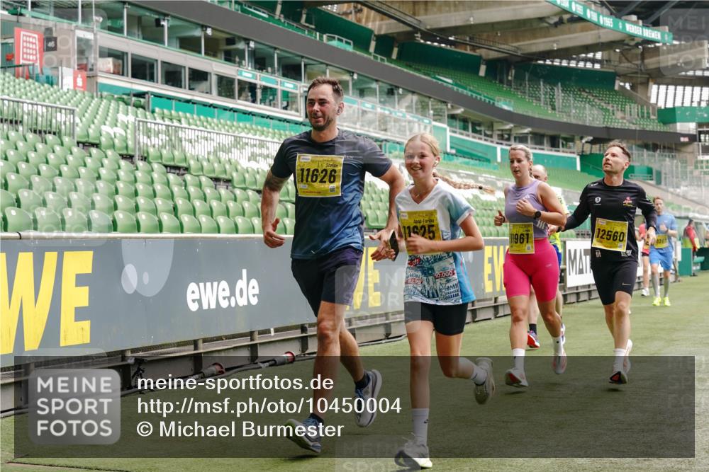 13.09.2026 - 21. swb-Marathon Bremen Michael Burmester http://msf.ph/oto/10450004 13.09.2026 10:30:52 Laufen im Stadion 10141, 10146, 10162, 10174, 10193, 10218, 10222, 10227, 10233, 10253, 10281, 10284, 10304, 10334, 10339, 10359, 10392, 10448, 10452, 10467, 10471, 10478, 10479, 10515, 10529, 10555, 10577, 10579, 10585, 10588, 10589, 10610, 10626, 10641, 10652, 10684, 10685, 10708, 10714, 10734, 10757, 10761, 10764, 10765, 10780, 10808, 10821, 10822, 10825, 10827, 10837, 10838, 10862, 10863, 10884, 10886, 10887, 10906, 10984, 11002, 11038, 11350, 11379 meine-sportfotos.de