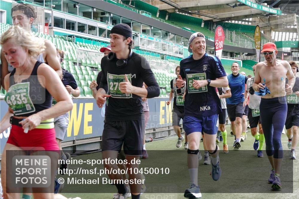 13.09.2026 - 21. swb-Marathon Bremen Michael Burmester http://msf.ph/oto/10450010 13.09.2026 13:09:13 Laufen im Stadion 164, 383, 391, 448, 532, 549, 551, 563, 625, 800, 808, 813, 869, 884, 898, 1025, 1072, 1124, 1150, 1180, 1285, 1289, 1395, 1398, 1559, 1688, 1831, 1880, 1899, 2003, 2041, 2208, 2215, 2229, 2232, 2243, 2366, 2380, 2413, 2429, 2441, 2467, 2471, 2525, 2573, 2594, 2611, 2635, 2692, 2714, 2717, 2727, 2782, 2802, 2823, 2841, 2866, 2897, 2920, 2930, 2931, 2941, 3032, 3063, 3086, 3291, 3316, 3327, 3333, 3398, 3437, 3707, 3769, 109 meine-sportfotos.de
