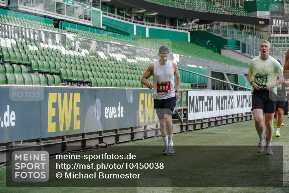 13.09.2026 - 21. swb-Marathon Bremen Michael Burmester http://msf.ph/oto/10450038 13.09.2026 12:48:54 Laufen im Stadion 382, 384, 524, 572, 779, 826, 889, 899, 1349, 1723, 1748, 1872, 1925, 2266, 2287, 2605, 2750, 2844, 2909, 2956, 3043, 3110, 3127, 3197, 3242, 3276, 3330, 3466, 3794, 3910, 3973, 4033, 4082, 4247, 4384, 4614, 4712, 4732, 4743, 4852, 4898, 4990, 4992, 5424, 5517, 5570, 5594, 5648, 5803, 6025, 6058, 6692, 6708, 6784, 6842, 6951, 7064, 7109, 7399, 7538, 7636, 7803, 7876, 8611, 8621, 8706, 8877, 8973, 8980, 8981, 9010, 9035, 9429 meine-sportfotos.de