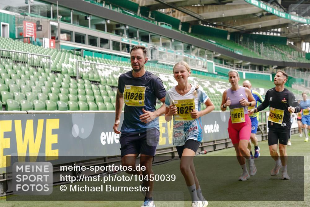 13.09.2026 - 21. swb-Marathon Bremen Michael Burmester http://msf.ph/oto/10450039 13.09.2026 10:30:52 Laufen im Stadion 10141, 10146, 10162, 10174, 10193, 10218, 10222, 10227, 10233, 10253, 10281, 10284, 10304, 10334, 10339, 10359, 10392, 10448, 10452, 10467, 10471, 10478, 10479, 10515, 10529, 10555, 10577, 10579, 10585, 10588, 10589, 10610, 10626, 10641, 10652, 10684, 10685, 10708, 10714, 10734, 10757, 10761, 10764, 10765, 10780, 10808, 10821, 10822, 10825, 10827, 10837, 10838, 10862, 10863, 10884, 10886, 10887, 10906, 10984, 11002, 11038, 11350, 11379 meine-sportfotos.de