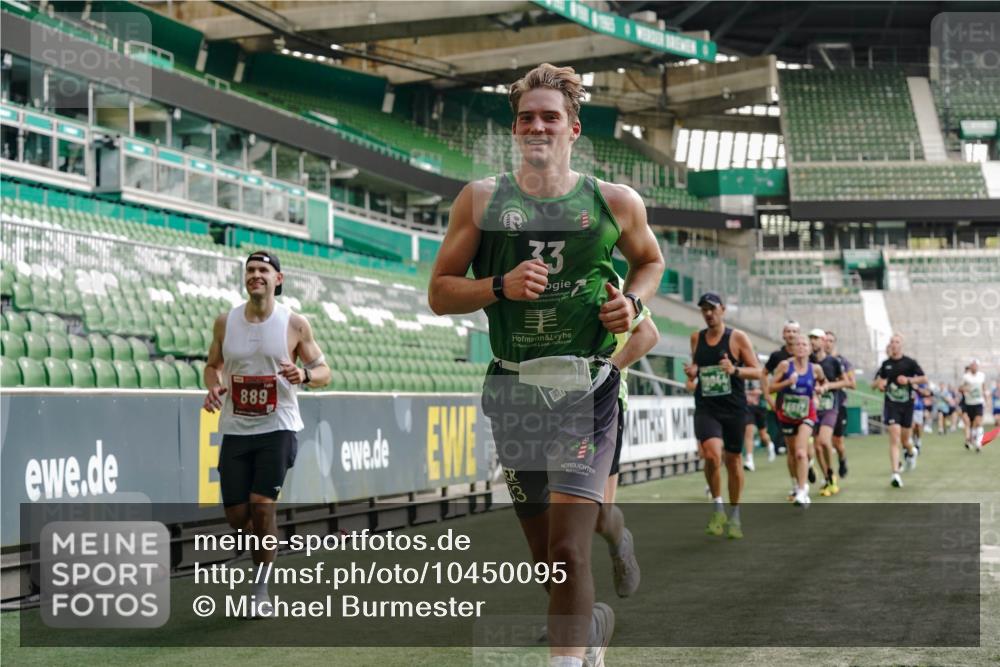 13.09.2026 - 21. swb-Marathon Bremen Michael Burmester http://msf.ph/oto/10450095 13.09.2026 12:48:56 Laufen im Stadion 382, 384, 524, 572, 779, 826, 889, 899, 1349, 1723, 1748, 1872, 1925, 2266, 2287, 2605, 2750, 2844, 2909, 2956, 3043, 3110, 3127, 3197, 3242, 3276, 3330, 3466, 3794, 3910, 3973, 4033, 4082, 4247, 4384, 4614, 4712, 4732, 4743, 4852, 4898, 4990, 5424, 5517, 5570, 5594, 5648, 5803, 6025, 6058, 6692, 6708, 6842, 6951, 7064, 7109, 7399, 7538, 7636, 7803, 7876, 8611, 8621, 8706, 8877, 8973, 8980, 8981, 9010, 9035, 9429 meine-sportfotos.de
