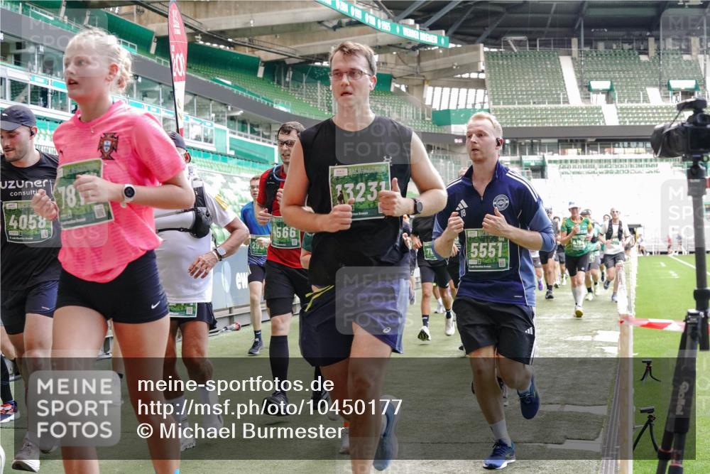 13.09.2026 - 21. swb-Marathon Bremen Michael Burmester http://msf.ph/oto/10450177 13.09.2026 13:09:17 Laufen im Stadion 164, 383, 391, 448, 532, 549, 551, 563, 625, 800, 808, 813, 869, 884, 898, 1025, 1072, 1124, 1150, 1180, 1285, 1289, 1395, 1398, 1559, 1688, 1831, 1880, 1899, 2041, 2208, 2215, 2229, 2232, 2243, 2366, 2380, 2413, 2429, 2441, 2467, 2471, 2525, 2573, 2594, 2611, 2635, 2692, 2714, 2717, 2727, 2782, 2785, 2823, 2841, 2866, 2897, 2920, 2930, 2931, 2941, 3032, 3063, 3086, 3291, 3316, 3327, 3333, 3398, 3437, 3707, 3769, 109 meine-sportfotos.de