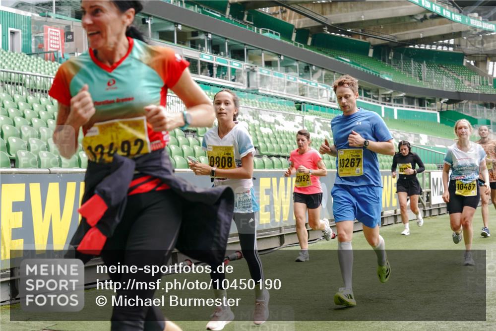 13.09.2026 - 21. swb-Marathon Bremen Michael Burmester http://msf.ph/oto/10450190 13.09.2026 10:30:57 Laufen im Stadion 10141, 10146, 10162, 10174, 10193, 10218, 10222, 10227, 10233, 10253, 10281, 10284, 10304, 10339, 10359, 10392, 10448, 10452, 10467, 10471, 10478, 10479, 10515, 10529, 10555, 10577, 10579, 10585, 10588, 10589, 10610, 10626, 10631, 10641, 10652, 10684, 10685, 10704, 10708, 10714, 10734, 10757, 10761, 10764, 10765, 10780, 10808, 10821, 10822, 10825, 10827, 10837, 10838, 10862, 10863, 10884, 10886, 10887, 10906, 10984, 11002, 11038, 11350, 11379 meine-sportfotos.de