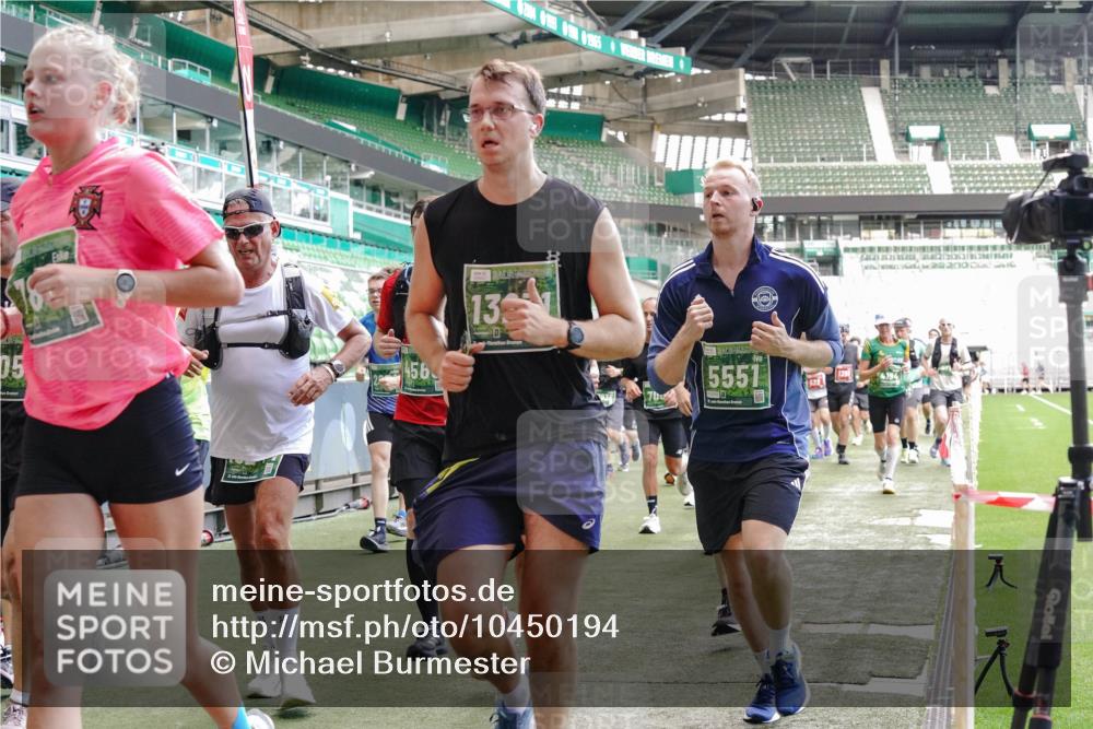 13.09.2026 - 21. swb-Marathon Bremen Michael Burmester http://msf.ph/oto/10450194 13.09.2026 13:09:17 Laufen im Stadion 164, 383, 391, 448, 532, 549, 551, 563, 625, 800, 808, 813, 869, 884, 898, 1025, 1072, 1124, 1150, 1180, 1285, 1289, 1395, 1398, 1559, 1688, 1831, 1880, 1899, 2041, 2208, 2215, 2229, 2232, 2243, 2366, 2380, 2413, 2429, 2441, 2467, 2471, 2525, 2573, 2594, 2611, 2635, 2692, 2714, 2717, 2727, 2782, 2785, 2823, 2841, 2866, 2897, 2920, 2930, 2931, 2941, 3032, 3063, 3086, 3291, 3316, 3327, 3333, 3398, 3437, 3707, 3769, 109 meine-sportfotos.de