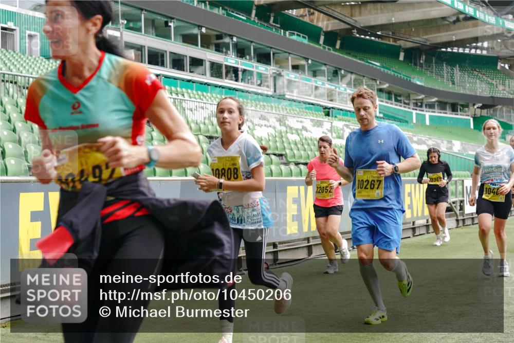 13.09.2026 - 21. swb-Marathon Bremen Michael Burmester http://msf.ph/oto/10450206 13.09.2026 10:30:57 Laufen im Stadion 10141, 10146, 10162, 10174, 10193, 10218, 10222, 10227, 10233, 10253, 10281, 10284, 10304, 10339, 10359, 10392, 10448, 10452, 10467, 10471, 10478, 10479, 10515, 10529, 10555, 10577, 10579, 10585, 10588, 10589, 10610, 10626, 10631, 10641, 10652, 10684, 10685, 10704, 10708, 10714, 10734, 10757, 10761, 10764, 10765, 10780, 10808, 10821, 10822, 10825, 10827, 10837, 10838, 10862, 10863, 10884, 10886, 10887, 10906, 10984, 11002, 11038, 11350, 11379 meine-sportfotos.de