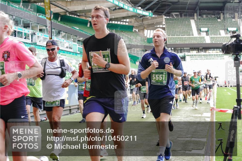 13.09.2026 - 21. swb-Marathon Bremen Michael Burmester http://msf.ph/oto/10450211 13.09.2026 13:09:17 Laufen im Stadion 164, 383, 391, 448, 532, 549, 551, 563, 625, 800, 808, 813, 869, 884, 898, 1025, 1072, 1124, 1150, 1180, 1285, 1289, 1395, 1398, 1559, 1688, 1831, 1880, 1899, 2041, 2208, 2215, 2229, 2232, 2243, 2366, 2380, 2413, 2429, 2441, 2467, 2471, 2525, 2573, 2594, 2611, 2635, 2692, 2714, 2717, 2727, 2782, 2785, 2823, 2841, 2866, 2897, 2920, 2930, 2931, 2941, 3032, 3063, 3086, 3291, 3316, 3327, 3333, 3398, 3437, 3707, 3769, 109 meine-sportfotos.de
