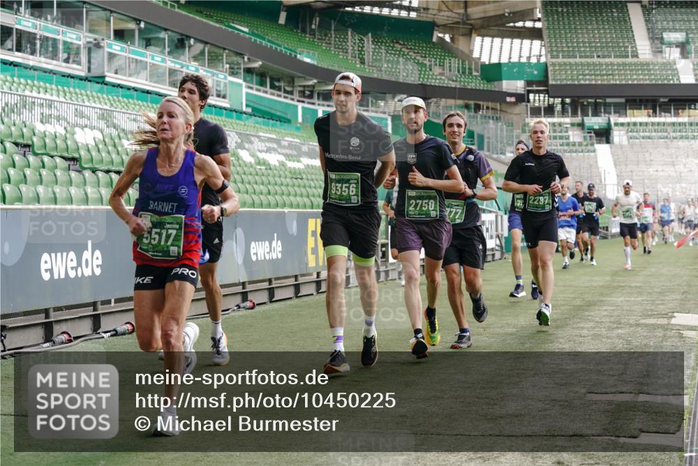 13.09.2026 - 21. swb-Marathon Bremen Michael Burmester http://msf.ph/oto/10450225 13.09.2026 12:49:00 Laufen im Stadion 382, 384, 524, 572, 779, 826, 889, 899, 1349, 1517, 1723, 1748, 1872, 1925, 2287, 2605, 2750, 2844, 2909, 2956, 3043, 3110, 3127, 3197, 3242, 3276, 3330, 3466, 3794, 3910, 3973, 4033, 4082, 4247, 4384, 4712, 4732, 4743, 4852, 4898, 4990, 5424, 5517, 5570, 5585, 5594, 5648, 5803, 6025, 6058, 6692, 6708, 6842, 6951, 7064, 7109, 7399, 7538, 7636, 7803, 7876, 8611, 8621, 8706, 8877, 8973, 8980, 8981, 9010, 9035, 9429 meine-sportfotos.de
