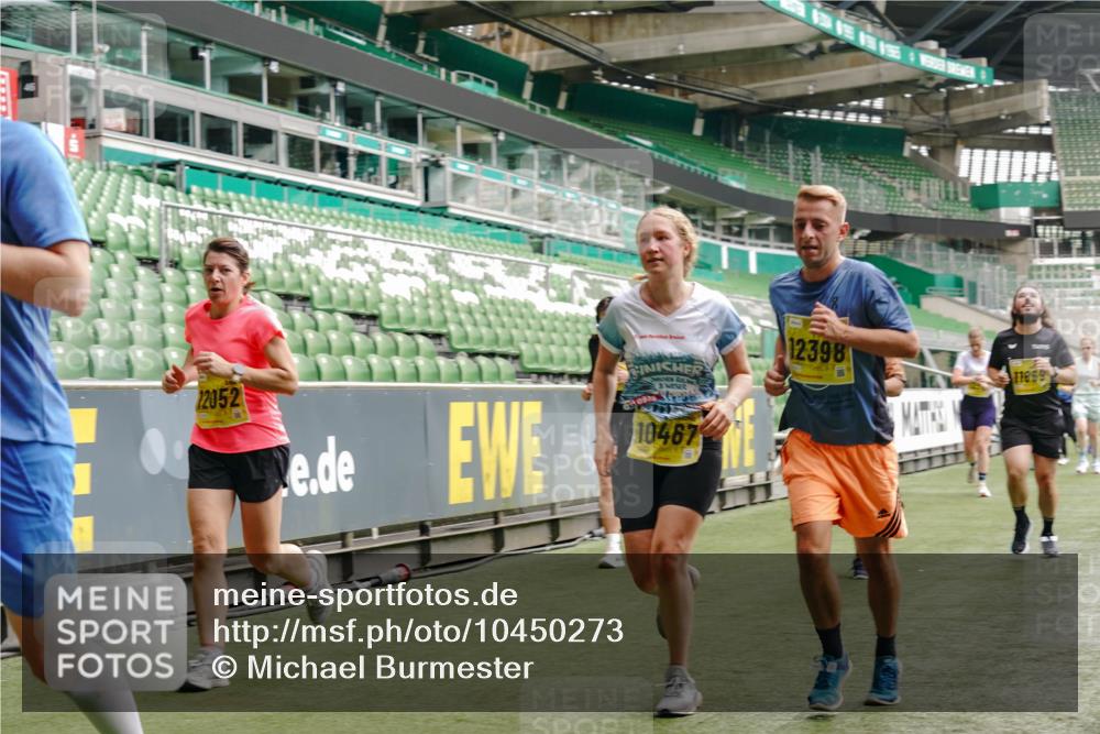 13.09.2026 - 21. swb-Marathon Bremen Michael Burmester http://msf.ph/oto/10450273 13.09.2026 10:30:58 Laufen im Stadion 10141, 10146, 10162, 10174, 10193, 10218, 10222, 10227, 10233, 10253, 10281, 10284, 10304, 10339, 10359, 10392, 10448, 10452, 10467, 10471, 10478, 10479, 10515, 10529, 10555, 10577, 10579, 10585, 10588, 10589, 10610, 10626, 10631, 10641, 10652, 10684, 10685, 10704, 10708, 10714, 10734, 10757, 10761, 10764, 10765, 10780, 10808, 10821, 10822, 10825, 10827, 10837, 10838, 10862, 10863, 10884, 10886, 10887, 10906, 10984, 11002, 11038, 11350, 11379 meine-sportfotos.de