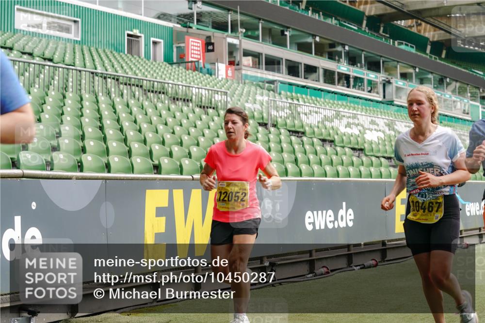 13.09.2026 - 21. swb-Marathon Bremen Michael Burmester http://msf.ph/oto/10450287 13.09.2026 10:30:59 Laufen im Stadion 10141, 10146, 10162, 10174, 10193, 10218, 10222, 10227, 10233, 10253, 10281, 10284, 10304, 10339, 10359, 10392, 10448, 10452, 10467, 10471, 10478, 10479, 10515, 10529, 10555, 10577, 10579, 10585, 10588, 10589, 10610, 10626, 10631, 10641, 10652, 10684, 10685, 10704, 10708, 10714, 10725, 10734, 10757, 10761, 10764, 10765, 10780, 10808, 10821, 10822, 10825, 10827, 10837, 10838, 10862, 10863, 10884, 10886, 10887, 10906, 10984, 11002, 11038, 11350, 11379 meine-sportfotos.de