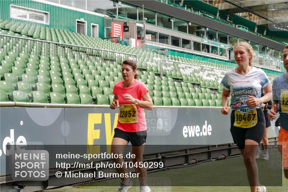 13.09.2026 - 21. swb-Marathon Bremen Michael Burmester http://msf.ph/oto/10450299 13.09.2026 10:30:59 Laufen im Stadion 10141, 10146, 10162, 10174, 10193, 10218, 10222, 10227, 10233, 10253, 10281, 10284, 10304, 10339, 10359, 10392, 10448, 10452, 10467, 10471, 10478, 10479, 10515, 10529, 10555, 10577, 10579, 10585, 10588, 10589, 10610, 10626, 10631, 10641, 10652, 10684, 10685, 10704, 10708, 10714, 10725, 10734, 10757, 10761, 10764, 10765, 10780, 10808, 10821, 10822, 10825, 10827, 10837, 10838, 10862, 10863, 10884, 10886, 10887, 10906, 10984, 11002, 11038, 11350, 11379 meine-sportfotos.de