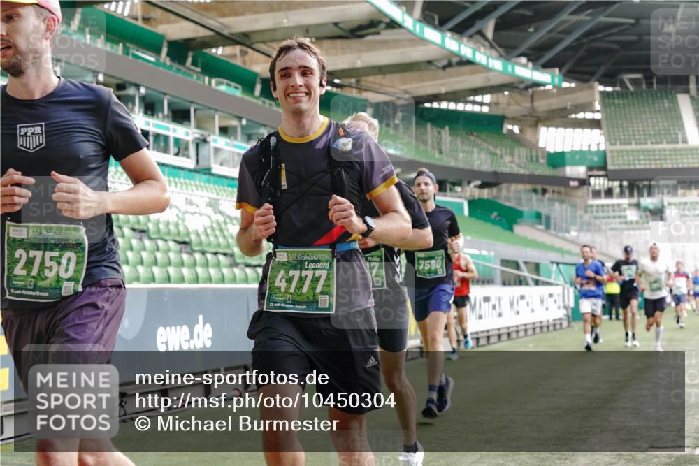 13.09.2026 - 21. swb-Marathon Bremen Michael Burmester http://msf.ph/oto/10450304 13.09.2026 12:49:03 Laufen im Stadion 382, 384, 524, 572, 779, 826, 889, 899, 1349, 1517, 1723, 1748, 1872, 1925, 2287, 2288, 2605, 2750, 2844, 2909, 2956, 3043, 3110, 3127, 3197, 3242, 3276, 3330, 3466, 3794, 3910, 3973, 4033, 4082, 4247, 4384, 4712, 4732, 4743, 4852, 4898, 4990, 5424, 5517, 5570, 5585, 5594, 5648, 5803, 6025, 6058, 6692, 6842, 6951, 7064, 7109, 7115, 7399, 7538, 7636, 7803, 7876, 8611, 8706, 8877, 8973, 8980, 8981, 9010, 9035, 9429 meine-sportfotos.de
