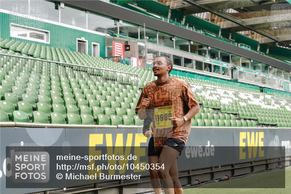 13.09.2026 - 21. swb-Marathon Bremen Michael Burmester http://msf.ph/oto/10450354 13.09.2026 10:31:00 Laufen im Stadion 10141, 10146, 10174, 10193, 10218, 10222, 10227, 10233, 10253, 10281, 10284, 10304, 10339, 10359, 10392, 10448, 10452, 10467, 10471, 10478, 10479, 10515, 10529, 10543, 10555, 10577, 10579, 10585, 10588, 10589, 10608, 10610, 10626, 10631, 10641, 10652, 10684, 10685, 10704, 10708, 10714, 10725, 10734, 10757, 10761, 10764, 10765, 10780, 10808, 10821, 10822, 10825, 10827, 10837, 10838, 10862, 10863, 10884, 10886, 10887, 10906, 10984, 11002, 11038, 11350, 11379 meine-sportfotos.de