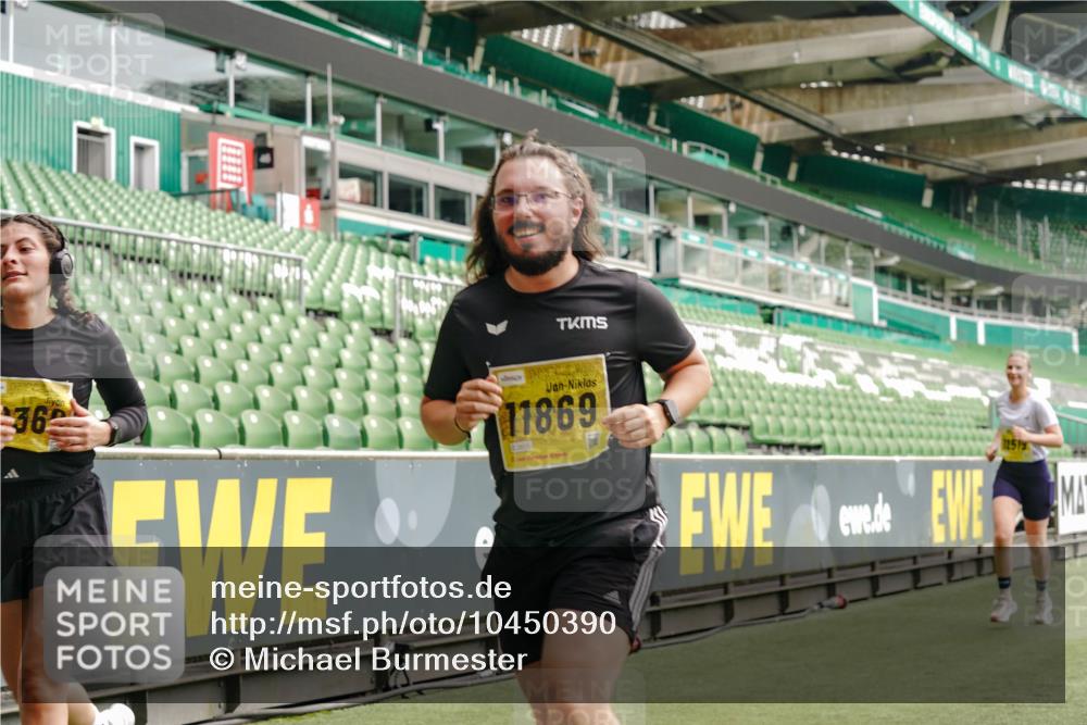 13.09.2026 - 21. swb-Marathon Bremen Michael Burmester http://msf.ph/oto/10450390 13.09.2026 10:31:01 Laufen im Stadion 10141, 10146, 10174, 10193, 10218, 10222, 10227, 10233, 10281, 10284, 10304, 10339, 10359, 10392, 10448, 10452, 10467, 10471, 10478, 10479, 10515, 10529, 10543, 10555, 10577, 10579, 10585, 10588, 10589, 10608, 10610, 10626, 10631, 10641, 10652, 10684, 10685, 10704, 10708, 10714, 10725, 10734, 10757, 10761, 10764, 10765, 10780, 10808, 10821, 10822, 10827, 10837, 10838, 10862, 10863, 10884, 10886, 10887, 10906, 10984, 11002, 11038, 11350, 11379 meine-sportfotos.de