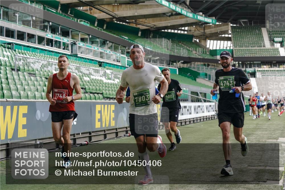 13.09.2026 - 21. swb-Marathon Bremen Michael Burmester http://msf.ph/oto/10450406 13.09.2026 12:49:08 Laufen im Stadion 382, 384, 524, 572, 663, 670, 779, 826, 889, 899, 1349, 1517, 1605, 1723, 1748, 1872, 1925, 2287, 2288, 2347, 2605, 2750, 2844, 2909, 2956, 3043, 3110, 3127, 3197, 3242, 3276, 3330, 3466, 3625, 3910, 3973, 4033, 4082, 4247, 4384, 4712, 4732, 4743, 4852, 4898, 4990, 5424, 5517, 5570, 5585, 5594, 5648, 6025, 6058, 6652, 6692, 6842, 6906, 6951, 7064, 7109, 7115, 7399, 7636, 7803, 7876, 8611, 8706, 8877, 8973, 8981, 9010, 9035, 9429 meine-sportfotos.de