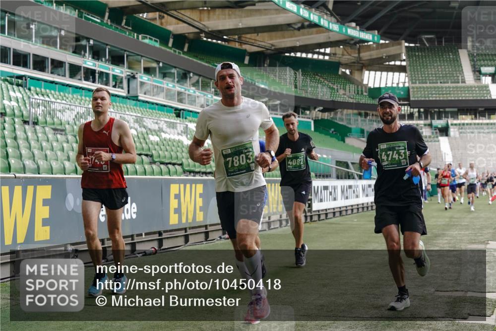 13.09.2026 - 21. swb-Marathon Bremen Michael Burmester http://msf.ph/oto/10450418 13.09.2026 12:49:08 Laufen im Stadion 382, 384, 524, 572, 663, 670, 779, 826, 889, 899, 1349, 1517, 1605, 1723, 1748, 1872, 1925, 2287, 2288, 2347, 2605, 2750, 2844, 2909, 2956, 3043, 3110, 3127, 3197, 3242, 3276, 3330, 3466, 3625, 3910, 3973, 4033, 4082, 4247, 4384, 4712, 4732, 4743, 4852, 4898, 4990, 5424, 5517, 5570, 5585, 5594, 5648, 6025, 6058, 6652, 6692, 6842, 6906, 6951, 7064, 7109, 7115, 7399, 7636, 7803, 7876, 8611, 8706, 8877, 8973, 8981, 9010, 9035, 9429 meine-sportfotos.de