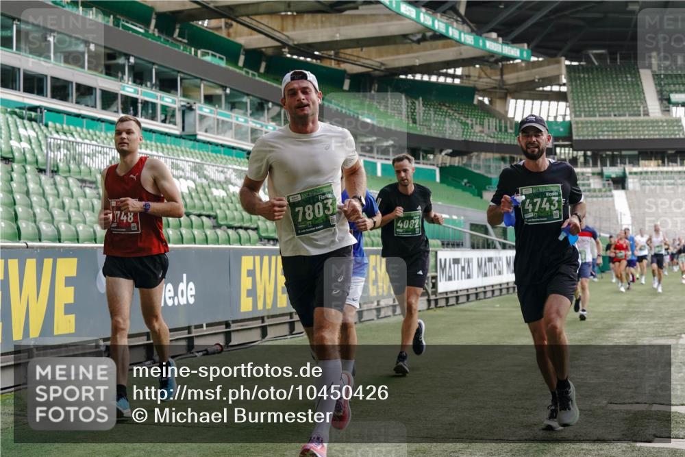 13.09.2026 - 21. swb-Marathon Bremen Michael Burmester http://msf.ph/oto/10450426 13.09.2026 12:49:08 Laufen im Stadion 382, 384, 524, 572, 663, 670, 779, 826, 889, 899, 1349, 1517, 1605, 1723, 1748, 1872, 1925, 2287, 2288, 2347, 2605, 2750, 2844, 2909, 2956, 3043, 3110, 3127, 3197, 3242, 3276, 3330, 3466, 3625, 3910, 3973, 4033, 4082, 4247, 4384, 4712, 4732, 4743, 4852, 4898, 4990, 5424, 5517, 5570, 5585, 5594, 5648, 6025, 6058, 6652, 6692, 6842, 6906, 6951, 7064, 7109, 7115, 7399, 7636, 7803, 7876, 8611, 8706, 8877, 8973, 8981, 9010, 9035, 9429 meine-sportfotos.de