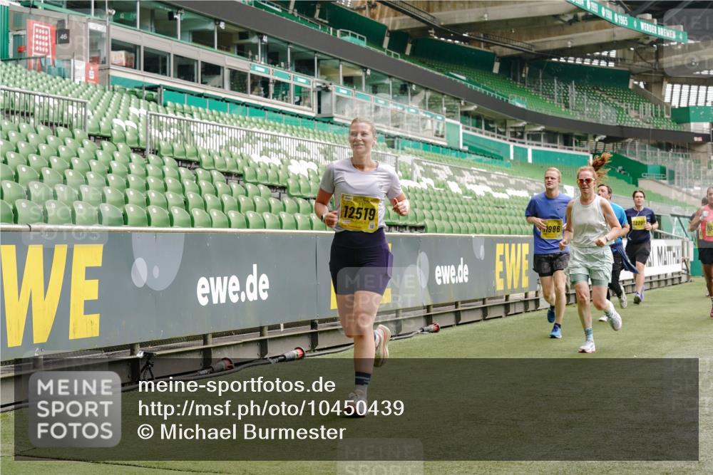 13.09.2026 - 21. swb-Marathon Bremen Michael Burmester http://msf.ph/oto/10450439 13.09.2026 10:31:04 Laufen im Stadion 10141, 10146, 10174, 10193, 10222, 10227, 10233, 10281, 10284, 10304, 10339, 10359, 10392, 10448, 10452, 10467, 10471, 10478, 10479, 10515, 10529, 10543, 10555, 10577, 10579, 10585, 10588, 10589, 10608, 10610, 10626, 10631, 10641, 10652, 10684, 10685, 10704, 10708, 10714, 10725, 10734, 10757, 10761, 10764, 10765, 10780, 10808, 10821, 10822, 10827, 10837, 10838, 10862, 10863, 10884, 10886, 10887, 10906, 10984, 11002, 11038, 11350, 11379 meine-sportfotos.de