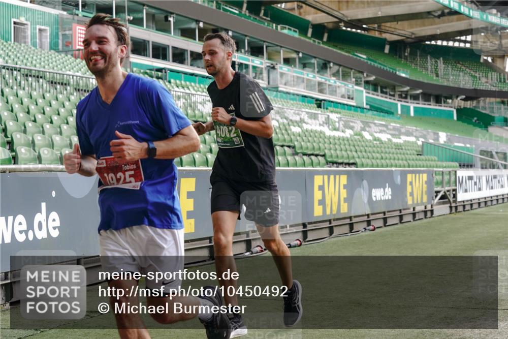 13.09.2026 - 21. swb-Marathon Bremen Michael Burmester http://msf.ph/oto/10450492 13.09.2026 12:49:10 Laufen im Stadion 382, 384, 524, 572, 663, 670, 779, 826, 889, 899, 1349, 1517, 1605, 1723, 1748, 1872, 1925, 2052, 2287, 2288, 2347, 2605, 2750, 2844, 2909, 2956, 3043, 3110, 3127, 3197, 3242, 3276, 3330, 3466, 3625, 3910, 3973, 4033, 4082, 4247, 4384, 4712, 4732, 4743, 4852, 4898, 4990, 5111, 5424, 5517, 5570, 5585, 5594, 5648, 6025, 6058, 6652, 6692, 6842, 6906, 6951, 7064, 7109, 7115, 7399, 7636, 7803, 7876, 8611, 8706, 8877, 8973, 8981, 9010, 9035, 9429 meine-sportfotos.de