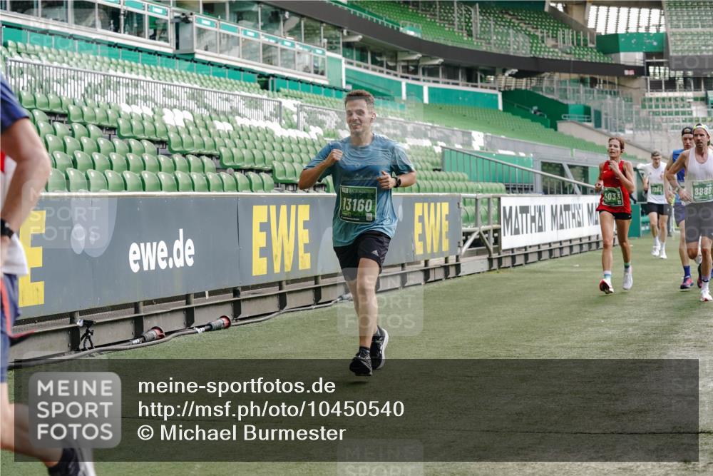 13.09.2026 - 21. swb-Marathon Bremen Michael Burmester http://msf.ph/oto/10450540 13.09.2026 12:49:14 Laufen im Stadion 382, 384, 524, 572, 663, 670, 779, 826, 889, 899, 1349, 1517, 1605, 1723, 1748, 1872, 1925, 2052, 2287, 2288, 2347, 2605, 2750, 2844, 2909, 3043, 3110, 3127, 3197, 3276, 3330, 3466, 3625, 3910, 3973, 4033, 4082, 4247, 4384, 4712, 4732, 4743, 4852, 4898, 4990, 5111, 5377, 5383, 5424, 5517, 5570, 5585, 5594, 5648, 6025, 6058, 6652, 6692, 6842, 6906, 6951, 7064, 7109, 7115, 7399, 7636, 7803, 7876, 8706, 8877, 8973, 8981, 9010, 9035, 9429 meine-sportfotos.de