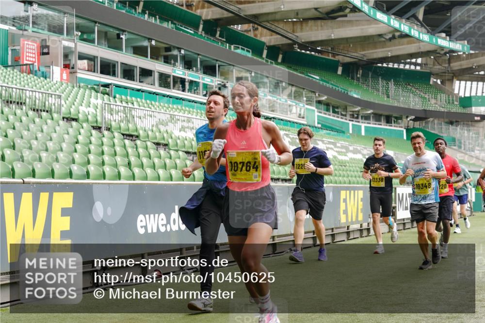13.09.2026 - 21. swb-Marathon Bremen Michael Burmester http://msf.ph/oto/10450625 13.09.2026 10:31:08 Laufen im Stadion 10141, 10146, 10174, 10193, 10222, 10227, 10233, 10255, 10281, 10284, 10304, 10339, 10359, 10392, 10448, 10452, 10467, 10471, 10478, 10479, 10503, 10515, 10529, 10543, 10555, 10577, 10579, 10585, 10588, 10589, 10608, 10610, 10626, 10631, 10641, 10652, 10684, 10685, 10704, 10708, 10714, 10725, 10734, 10757, 10761, 10764, 10765, 10780, 10808, 10821, 10822, 10827, 10837, 10838, 10862, 10863, 10884, 10886, 10887, 10906, 10984, 11002, 11038, 11350, 11379 meine-sportfotos.de
