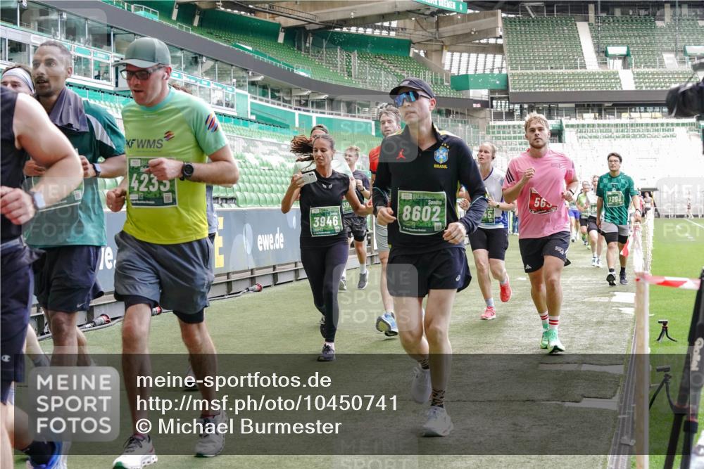 13.09.2026 - 21. swb-Marathon Bremen Michael Burmester http://msf.ph/oto/10450741 13.09.2026 13:09:29 Laufen im Stadion 164, 383, 391, 448, 532, 549, 551, 563, 625, 813, 869, 884, 898, 1025, 1072, 1124, 1150, 1180, 1285, 1289, 1398, 1559, 1688, 1855, 1867, 1880, 1899, 2041, 2208, 2215, 2229, 2232, 2243, 2268, 2366, 2380, 2413, 2429, 2441, 2467, 2471, 2525, 2530, 2553, 2573, 2594, 2635, 2692, 2714, 2717, 2727, 2782, 2785, 2823, 2841, 2897, 2920, 2930, 2931, 2941, 3032, 3063, 3086, 3291, 3316, 3327, 3333, 3398, 3437, 3707, 3769, 109 meine-sportfotos.de