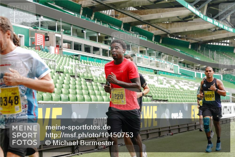 13.09.2026 - 21. swb-Marathon Bremen Michael Burmester http://msf.ph/oto/10450753 13.09.2026 10:31:11 Laufen im Stadion 10141, 10146, 10174, 10193, 10222, 10227, 10233, 10255, 10281, 10284, 10304, 10339, 10359, 10392, 10448, 10452, 10467, 10471, 10478, 10479, 10503, 10515, 10529, 10543, 10555, 10577, 10579, 10585, 10588, 10589, 10608, 10610, 10626, 10631, 10641, 10652, 10684, 10685, 10704, 10708, 10714, 10725, 10734, 10757, 10761, 10764, 10765, 10780, 10808, 10821, 10822, 10827, 10837, 10838, 10862, 10863, 10884, 10886, 10887, 10906, 10984, 11002, 11038, 11350, 11379 meine-sportfotos.de