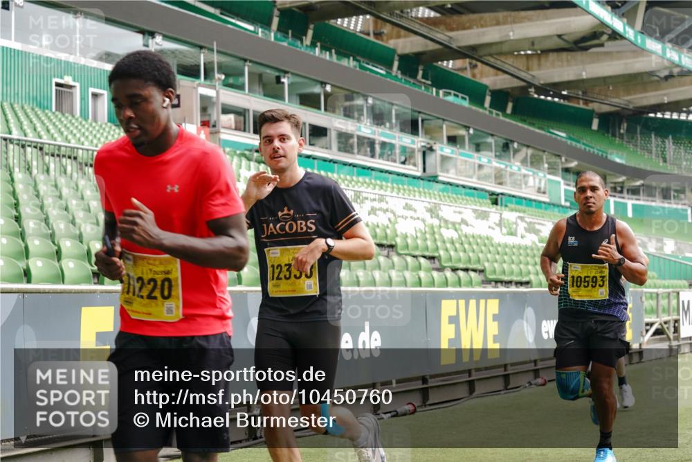 13.09.2026 - 21. swb-Marathon Bremen Michael Burmester http://msf.ph/oto/10450760 13.09.2026 10:31:12 Laufen im Stadion 10141, 10146, 10174, 10193, 10222, 10227, 10233, 10255, 10281, 10284, 10304, 10339, 10359, 10392, 10448, 10452, 10471, 10478, 10479, 10503, 10515, 10529, 10543, 10555, 10577, 10579, 10588, 10589, 10608, 10610, 10626, 10631, 10641, 10652, 10684, 10685, 10704, 10708, 10714, 10725, 10734, 10757, 10761, 10764, 10765, 10780, 10808, 10821, 10822, 10827, 10837, 10838, 10862, 10863, 10884, 10886, 10887, 10906, 10984, 11002, 11038, 11350, 11379 meine-sportfotos.de