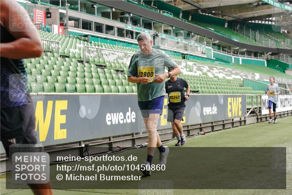 13.09.2026 - 21. swb-Marathon Bremen Michael Burmester http://msf.ph/oto/10450860 13.09.2026 10:31:13 Laufen im Stadion 10141, 10146, 10174, 10193, 10222, 10227, 10233, 10255, 10281, 10284, 10304, 10339, 10359, 10392, 10448, 10452, 10471, 10478, 10479, 10503, 10515, 10529, 10543, 10555, 10577, 10579, 10588, 10589, 10608, 10610, 10626, 10631, 10641, 10652, 10684, 10685, 10704, 10708, 10714, 10725, 10734, 10757, 10761, 10764, 10765, 10780, 10808, 10821, 10822, 10827, 10837, 10838, 10862, 10863, 10884, 10886, 10887, 10906, 10984, 11002, 11038, 11350, 11379 meine-sportfotos.de