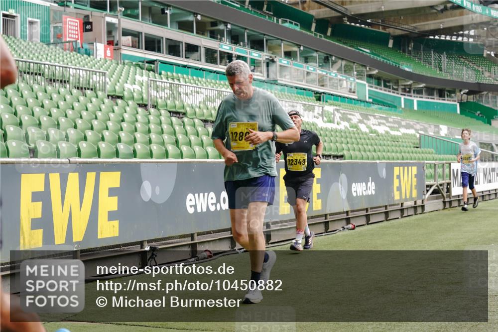 13.09.2026 - 21. swb-Marathon Bremen Michael Burmester http://msf.ph/oto/10450882 13.09.2026 10:31:13 Laufen im Stadion 10141, 10146, 10174, 10193, 10222, 10227, 10233, 10255, 10281, 10284, 10304, 10339, 10359, 10392, 10448, 10452, 10471, 10478, 10479, 10503, 10515, 10529, 10543, 10555, 10577, 10579, 10588, 10589, 10608, 10610, 10626, 10631, 10641, 10652, 10684, 10685, 10704, 10708, 10714, 10725, 10734, 10757, 10761, 10764, 10765, 10780, 10808, 10821, 10822, 10827, 10837, 10838, 10862, 10863, 10884, 10886, 10887, 10906, 10984, 11002, 11038, 11350, 11379 meine-sportfotos.de
