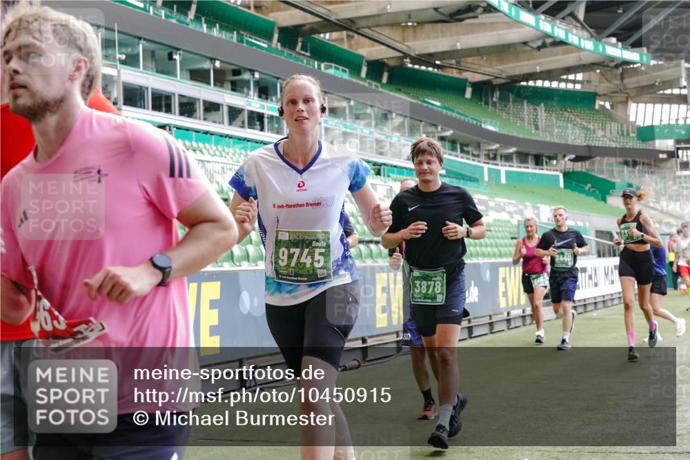 13.09.2026 - 21. swb-Marathon Bremen Michael Burmester http://msf.ph/oto/10450915 13.09.2026 13:09:32 Laufen im Stadion 164, 383, 391, 448, 532, 549, 551, 563, 625, 813, 869, 884, 898, 1025, 1072, 1124, 1150, 1180, 1285, 1289, 1398, 1559, 1688, 1855, 1867, 1880, 1899, 2041, 2208, 2229, 2232, 2243, 2268, 2380, 2413, 2429, 2441, 2467, 2471, 2525, 2530, 2553, 2573, 2594, 2635, 2692, 2714, 2717, 2727, 2785, 2823, 2841, 2897, 2920, 2930, 2931, 2941, 3032, 3063, 3086, 3291, 3316, 3327, 3333, 3398, 3437, 3707, 3769, 109 meine-sportfotos.de