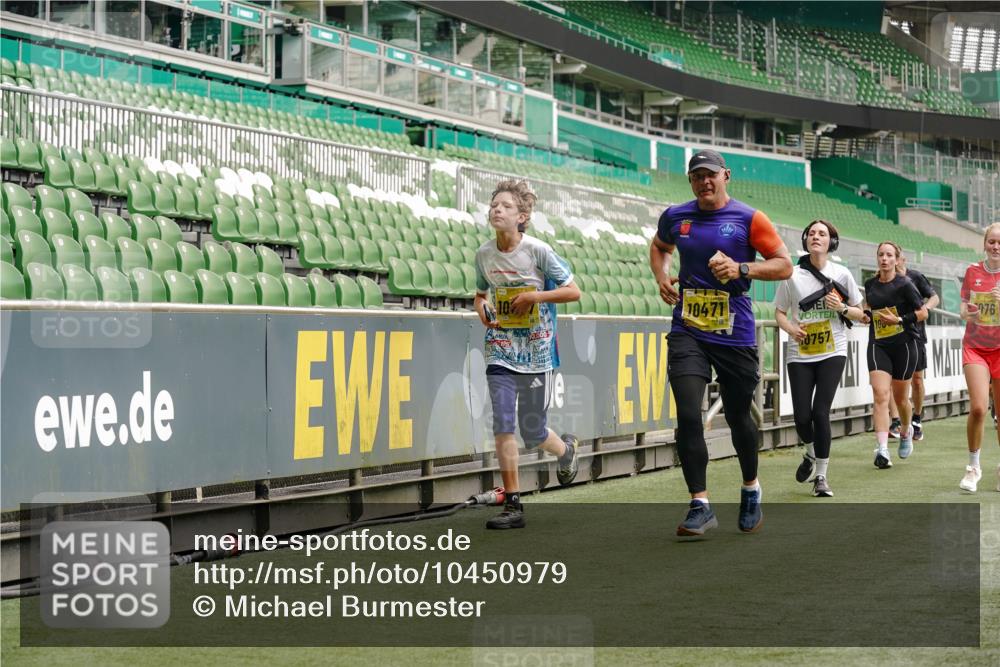 13.09.2026 - 21. swb-Marathon Bremen Michael Burmester http://msf.ph/oto/10450979 13.09.2026 10:31:16 Laufen im Stadion 10141, 10146, 10174, 10193, 10222, 10227, 10233, 10255, 10281, 10284, 10304, 10339, 10359, 10392, 10443, 10448, 10452, 10471, 10478, 10479, 10503, 10515, 10529, 10540, 10543, 10555, 10577, 10579, 10588, 10589, 10608, 10610, 10626, 10631, 10641, 10652, 10684, 10685, 10703, 10704, 10708, 10714, 10725, 10757, 10764, 10765, 10780, 10808, 10821, 10822, 10837, 10838, 10862, 10863, 10884, 10886, 10887, 10906, 10984, 11002, 11038, 11350, 11379 meine-sportfotos.de