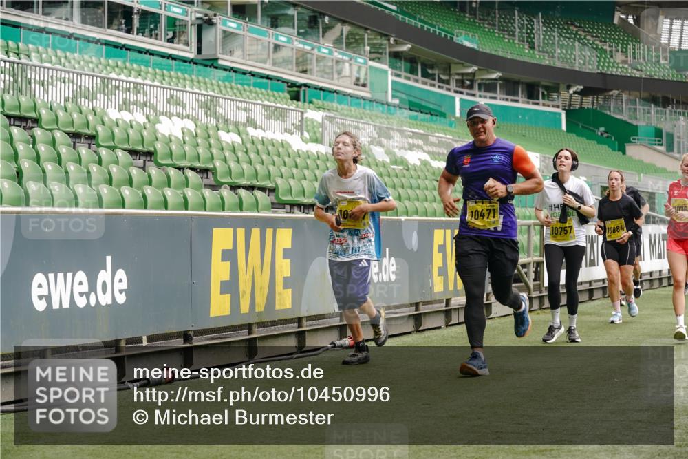 13.09.2026 - 21. swb-Marathon Bremen Michael Burmester http://msf.ph/oto/10450996 13.09.2026 10:31:17 Laufen im Stadion 10141, 10146, 10174, 10193, 10222, 10227, 10233, 10255, 10281, 10284, 10304, 10339, 10359, 10392, 10443, 10448, 10452, 10471, 10478, 10479, 10503, 10515, 10529, 10540, 10543, 10555, 10577, 10579, 10588, 10589, 10608, 10610, 10626, 10631, 10641, 10652, 10684, 10685, 10703, 10704, 10708, 10714, 10725, 10757, 10764, 10765, 10780, 10808, 10821, 10822, 10837, 10838, 10862, 10863, 10884, 10886, 10887, 10906, 10984, 11002, 11038, 11350, 11379 meine-sportfotos.de