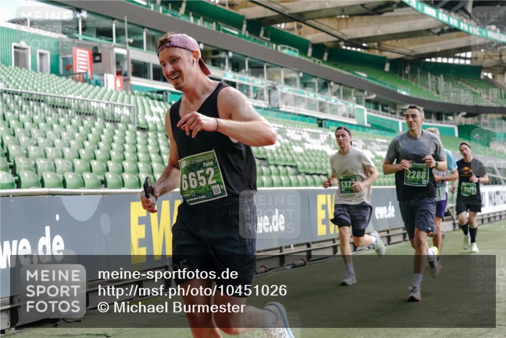 13.09.2026 - 21. swb-Marathon Bremen Michael Burmester http://msf.ph/oto/10451026 13.09.2026 12:49:29 Laufen im Stadion 382, 469, 524, 572, 663, 670, 779, 826, 889, 899, 1349, 1517, 1605, 1723, 1748, 1872, 1925, 2052, 2287, 2288, 2291, 2347, 2360, 2605, 2750, 2844, 2909, 3043, 3110, 3127, 3197, 3276, 3330, 3625, 3647, 3910, 3973, 4033, 4082, 4247, 4384, 4712, 4732, 4743, 4852, 4898, 4990, 5111, 5377, 5383, 5424, 5517, 5570, 5585, 5594, 5636, 5648, 6058, 6267, 6652, 6692, 6842, 6906, 6951, 7064, 7109, 7115, 7121, 7399, 7636, 7803, 7876, 8706, 8877, 8973, 8981, 9010, 9035, 9429 meine-sportfotos.de