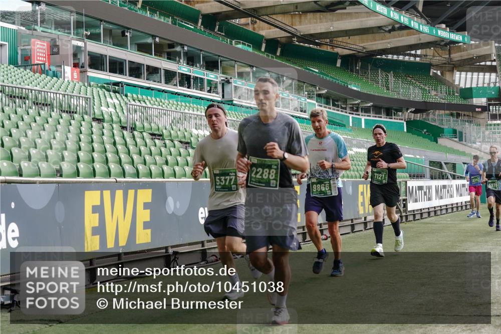 13.09.2026 - 21. swb-Marathon Bremen Michael Burmester http://msf.ph/oto/10451038 13.09.2026 12:49:30 Laufen im Stadion 382, 469, 524, 572, 663, 670, 779, 826, 889, 899, 1349, 1513, 1517, 1605, 1723, 1748, 1872, 1925, 2052, 2287, 2288, 2291, 2347, 2360, 2605, 2750, 2844, 2909, 3043, 3110, 3127, 3197, 3276, 3330, 3625, 3647, 3910, 3973, 4033, 4082, 4247, 4384, 4712, 4732, 4743, 4852, 4898, 4990, 5111, 5377, 5383, 5424, 5517, 5570, 5585, 5594, 5636, 5648, 6058, 6267, 6652, 6692, 6842, 6906, 6951, 7064, 7109, 7115, 7121, 7399, 7636, 7803, 7876, 8706, 8877, 8973, 8981, 9010, 9035, 9429 meine-sportfotos.de