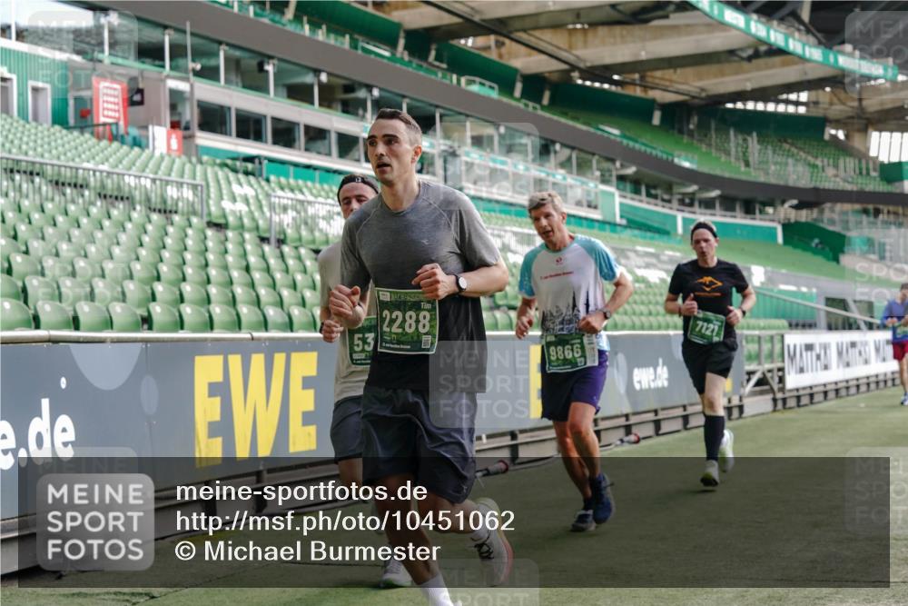 13.09.2026 - 21. swb-Marathon Bremen Michael Burmester http://msf.ph/oto/10451062 13.09.2026 12:49:31 Laufen im Stadion 382, 469, 524, 572, 663, 670, 779, 826, 889, 899, 1349, 1513, 1517, 1605, 1723, 1748, 1872, 1925, 2052, 2287, 2288, 2291, 2347, 2360, 2605, 2750, 2844, 2909, 3043, 3110, 3127, 3197, 3276, 3330, 3625, 3647, 3910, 3973, 4033, 4082, 4247, 4384, 4712, 4732, 4743, 4852, 4898, 4990, 5111, 5377, 5383, 5424, 5517, 5570, 5585, 5594, 5636, 5648, 6058, 6267, 6652, 6692, 6842, 6906, 6951, 7064, 7109, 7115, 7121, 7399, 7636, 7876, 8706, 8877, 8973, 8981, 9035, 9429 meine-sportfotos.de