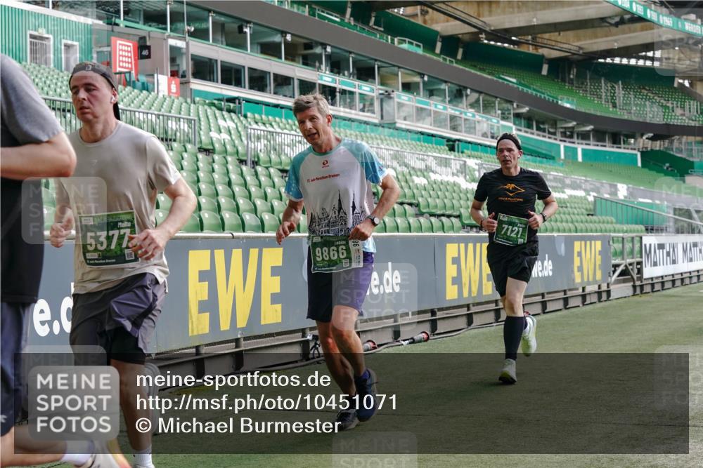 13.09.2026 - 21. swb-Marathon Bremen Michael Burmester http://msf.ph/oto/10451071 13.09.2026 12:49:31 Laufen im Stadion 382, 469, 524, 572, 663, 670, 779, 826, 889, 899, 1349, 1513, 1517, 1605, 1723, 1748, 1872, 1925, 2052, 2287, 2288, 2291, 2347, 2360, 2605, 2750, 2844, 2909, 3043, 3110, 3127, 3197, 3276, 3330, 3625, 3647, 3910, 3973, 4033, 4082, 4247, 4384, 4712, 4732, 4743, 4852, 4898, 4990, 5111, 5377, 5383, 5424, 5517, 5570, 5585, 5594, 5636, 5648, 6058, 6267, 6652, 6692, 6842, 6906, 6951, 7064, 7109, 7115, 7121, 7399, 7636, 7876, 8706, 8877, 8973, 8981, 9035, 9429 meine-sportfotos.de