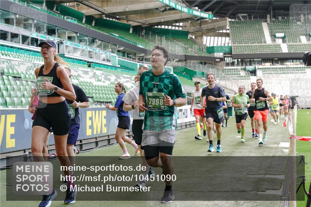 13.09.2026 - 21. swb-Marathon Bremen Michael Burmester http://msf.ph/oto/10451090 13.09.2026 13:09:35 Laufen im Stadion 164, 383, 391, 448, 532, 549, 551, 563, 625, 813, 869, 884, 898, 1025, 1072, 1124, 1150, 1180, 1289, 1398, 1559, 1688, 1855, 1867, 1880, 1899, 2041, 2208, 2229, 2232, 2243, 2268, 2380, 2413, 2429, 2441, 2467, 2471, 2525, 2530, 2553, 2573, 2594, 2635, 2692, 2714, 2717, 2727, 2785, 2823, 2841, 2897, 2920, 2930, 2931, 2941, 3032, 3063, 3086, 3122, 3291, 3316, 3327, 3333, 3398, 3437, 3707, 3769, 109 meine-sportfotos.de
