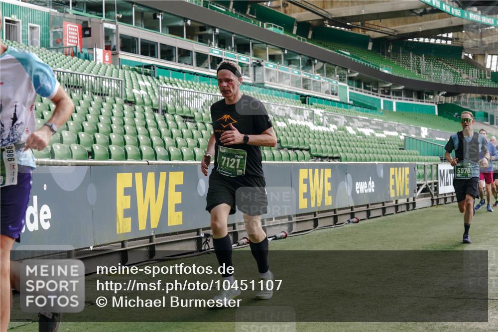 13.09.2026 - 21. swb-Marathon Bremen Michael Burmester http://msf.ph/oto/10451107 13.09.2026 12:49:32 Laufen im Stadion 382, 469, 524, 572, 663, 670, 779, 826, 899, 1349, 1513, 1517, 1605, 1723, 1748, 1872, 1925, 2052, 2287, 2288, 2291, 2347, 2360, 2605, 2750, 2844, 2909, 3043, 3110, 3127, 3197, 3276, 3330, 3625, 3647, 3910, 3973, 4033, 4082, 4247, 4384, 4712, 4732, 4743, 4852, 4898, 4990, 5111, 5377, 5383, 5424, 5517, 5570, 5585, 5594, 5636, 5648, 6058, 6267, 6652, 6692, 6842, 6906, 6951, 7064, 7109, 7115, 7121, 7399, 7636, 7876, 8706, 8877, 8973, 8981, 9035, 9429 meine-sportfotos.de