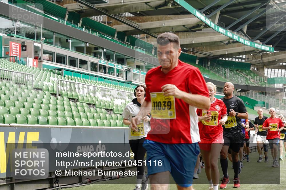 13.09.2026 - 21. swb-Marathon Bremen Michael Burmester http://msf.ph/oto/10451116 13.09.2026 10:31:20 Laufen im Stadion 10141, 10146, 10174, 10193, 10222, 10227, 10233, 10255, 10281, 10284, 10304, 10339, 10359, 10392, 10443, 10448, 10452, 10471, 10478, 10479, 10503, 10515, 10529, 10540, 10543, 10555, 10577, 10579, 10588, 10589, 10608, 10610, 10626, 10631, 10641, 10646, 10652, 10684, 10685, 10703, 10704, 10708, 10714, 10725, 10757, 10765, 10780, 10808, 10821, 10822, 10837, 10838, 10862, 10863, 10884, 10886, 10887, 10906, 10984, 11002, 11038, 11350, 11379 meine-sportfotos.de