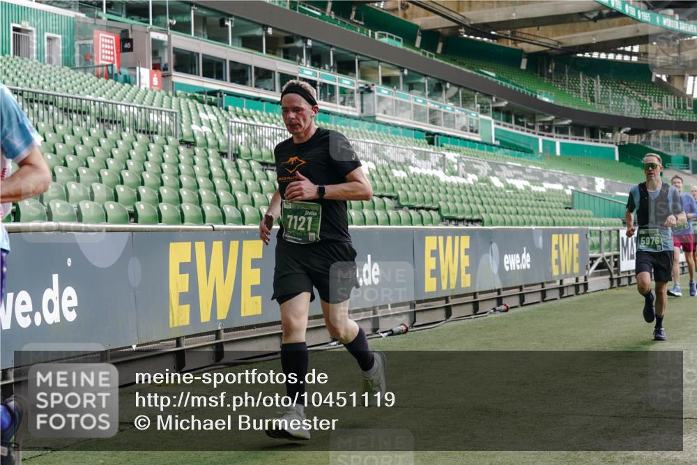 13.09.2026 - 21. swb-Marathon Bremen Michael Burmester http://msf.ph/oto/10451119 13.09.2026 12:49:32 Laufen im Stadion 382, 469, 524, 572, 663, 670, 779, 826, 899, 1349, 1513, 1517, 1605, 1723, 1748, 1872, 1925, 2052, 2287, 2288, 2291, 2347, 2360, 2605, 2750, 2844, 2909, 3043, 3110, 3127, 3197, 3276, 3330, 3625, 3647, 3910, 3973, 4033, 4082, 4247, 4384, 4712, 4732, 4743, 4852, 4898, 4990, 5111, 5377, 5383, 5424, 5517, 5570, 5585, 5594, 5636, 5648, 6058, 6267, 6652, 6692, 6842, 6906, 6951, 7064, 7109, 7115, 7121, 7399, 7636, 7876, 8706, 8877, 8973, 8981, 9035, 9429 meine-sportfotos.de