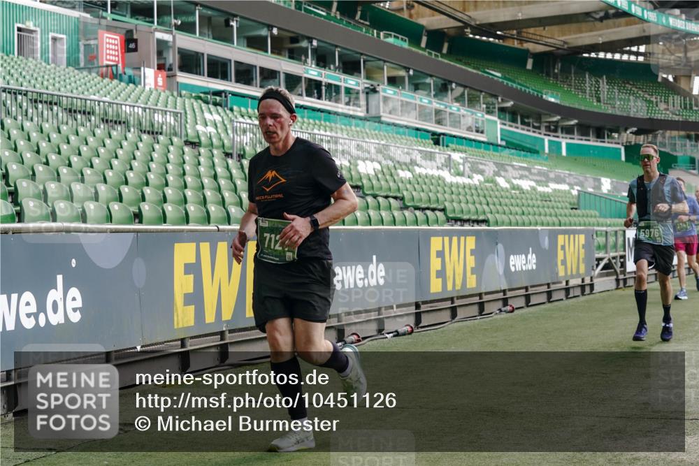 13.09.2026 - 21. swb-Marathon Bremen Michael Burmester http://msf.ph/oto/10451126 13.09.2026 12:49:32 Laufen im Stadion 382, 469, 524, 572, 663, 670, 779, 826, 899, 1349, 1513, 1517, 1605, 1723, 1748, 1872, 1925, 2052, 2287, 2288, 2291, 2347, 2360, 2605, 2750, 2844, 2909, 3043, 3110, 3127, 3197, 3276, 3330, 3625, 3647, 3910, 3973, 4033, 4082, 4247, 4384, 4712, 4732, 4743, 4852, 4898, 4990, 5111, 5377, 5383, 5424, 5517, 5570, 5585, 5594, 5636, 5648, 6058, 6267, 6652, 6692, 6842, 6906, 6951, 7064, 7109, 7115, 7121, 7399, 7636, 7876, 8706, 8877, 8973, 8981, 9035, 9429 meine-sportfotos.de