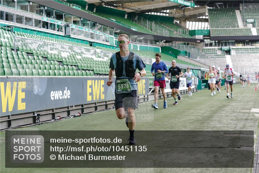 13.09.2026 - 21. swb-Marathon Bremen Michael Burmester http://msf.ph/oto/10451135 13.09.2026 12:49:34 Laufen im Stadion 382, 469, 524, 572, 663, 670, 779, 826, 899, 1349, 1513, 1517, 1605, 1723, 1748, 1872, 1925, 2052, 2287, 2288, 2291, 2347, 2360, 2605, 2750, 2844, 2909, 3043, 3110, 3127, 3197, 3276, 3330, 3625, 3647, 3973, 4033, 4082, 4247, 4384, 4712, 4732, 4743, 4852, 4898, 4990, 5111, 5377, 5383, 5424, 5517, 5570, 5585, 5594, 5636, 5648, 6267, 6652, 6692, 6842, 6906, 6951, 7064, 7109, 7115, 7121, 7399, 7636, 7876, 8706, 8877, 8973, 8981, 9035, 9429 meine-sportfotos.de