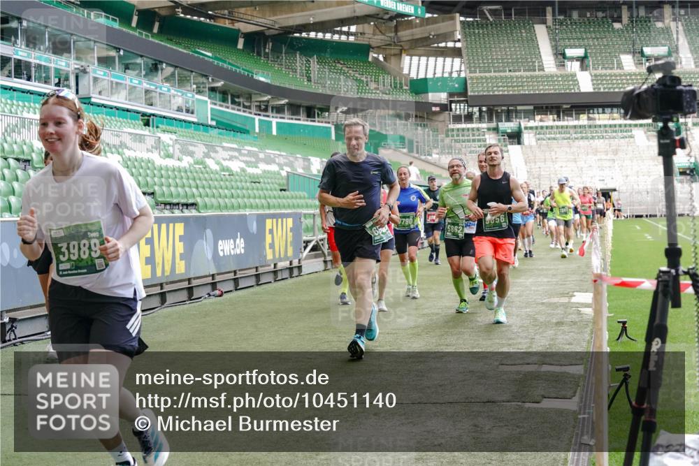 13.09.2026 - 21. swb-Marathon Bremen Michael Burmester http://msf.ph/oto/10451140 13.09.2026 13:09:36 Laufen im Stadion 164, 383, 391, 448, 532, 549, 563, 625, 813, 869, 884, 898, 1025, 1072, 1124, 1150, 1180, 1289, 1398, 1559, 1688, 1855, 1867, 1880, 1899, 2041, 2202, 2208, 2229, 2232, 2243, 2268, 2380, 2413, 2429, 2441, 2467, 2471, 2525, 2530, 2553, 2573, 2594, 2635, 2692, 2714, 2717, 2727, 2785, 2823, 2841, 2897, 2920, 2930, 2931, 2941, 3032, 3063, 3086, 3089, 3122, 3291, 3316, 3327, 3333, 3398, 3437, 3707, 3769, 109 meine-sportfotos.de