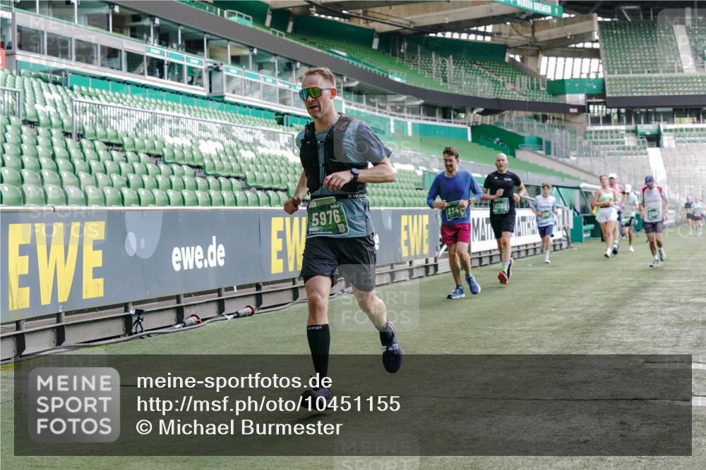 13.09.2026 - 21. swb-Marathon Bremen Michael Burmester http://msf.ph/oto/10451155 13.09.2026 12:49:34 Laufen im Stadion 382, 469, 524, 572, 663, 670, 779, 826, 899, 1349, 1513, 1517, 1605, 1723, 1748, 1872, 1925, 2052, 2287, 2288, 2291, 2347, 2360, 2605, 2750, 2844, 2909, 3043, 3110, 3127, 3197, 3276, 3330, 3625, 3647, 3973, 4033, 4082, 4247, 4384, 4712, 4732, 4743, 4852, 4898, 4990, 5111, 5377, 5383, 5424, 5517, 5570, 5585, 5594, 5636, 5648, 6267, 6652, 6692, 6842, 6906, 6951, 7064, 7109, 7115, 7121, 7399, 7636, 7876, 8706, 8877, 8973, 8981, 9035, 9429 meine-sportfotos.de