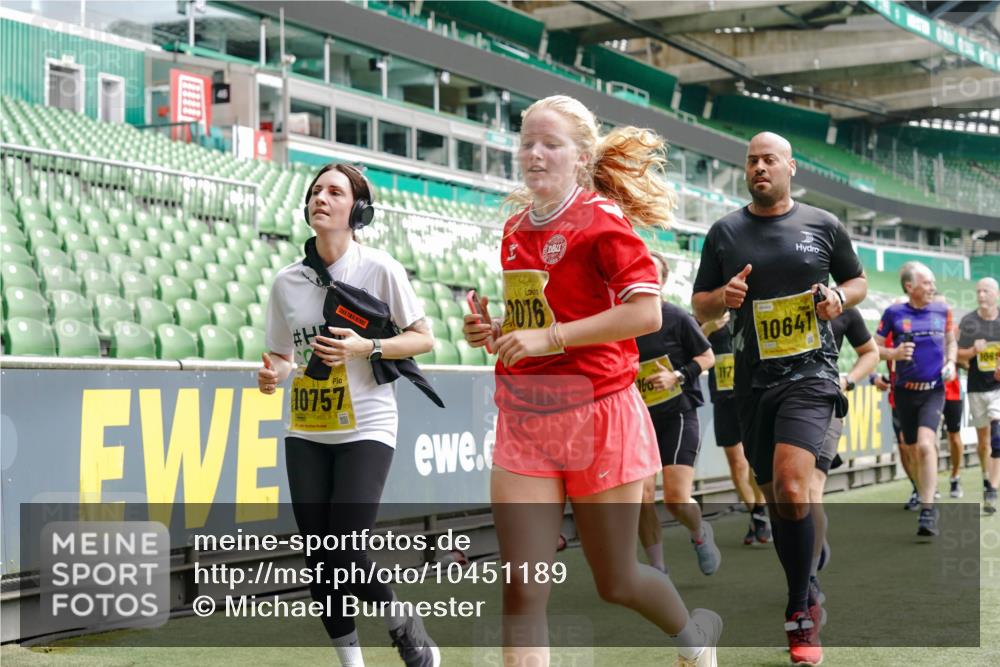 13.09.2026 - 21. swb-Marathon Bremen Michael Burmester http://msf.ph/oto/10451189 13.09.2026 10:31:21 Laufen im Stadion 10141, 10146, 10174, 10193, 10222, 10227, 10233, 10255, 10281, 10284, 10304, 10339, 10359, 10392, 10443, 10448, 10452, 10471, 10478, 10479, 10503, 10515, 10529, 10540, 10543, 10555, 10577, 10579, 10588, 10589, 10608, 10610, 10626, 10631, 10641, 10646, 10652, 10684, 10685, 10703, 10704, 10708, 10714, 10725, 10757, 10765, 10780, 10808, 10821, 10822, 10837, 10838, 10862, 10863, 10884, 10886, 10887, 10906, 10984, 11002, 11038, 11350, 11379 meine-sportfotos.de