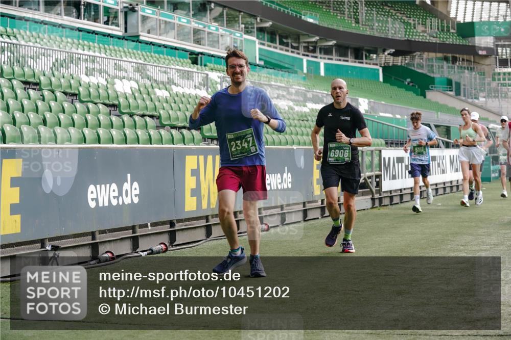 13.09.2026 - 21. swb-Marathon Bremen Michael Burmester http://msf.ph/oto/10451202 13.09.2026 12:49:36 Laufen im Stadion 382, 469, 524, 572, 663, 670, 779, 826, 899, 1349, 1513, 1517, 1605, 1723, 1748, 1872, 1925, 2052, 2130, 2287, 2288, 2291, 2347, 2360, 2605, 2750, 2844, 2909, 3043, 3110, 3127, 3197, 3276, 3330, 3625, 3647, 3973, 4033, 4082, 4247, 4384, 4732, 4743, 4852, 4898, 4990, 5111, 5377, 5383, 5424, 5517, 5570, 5585, 5594, 5636, 5648, 6267, 6652, 6692, 6842, 6906, 6951, 7064, 7109, 7115, 7121, 7636, 7876, 8877, 8973, 8981, 9035, 9429 meine-sportfotos.de