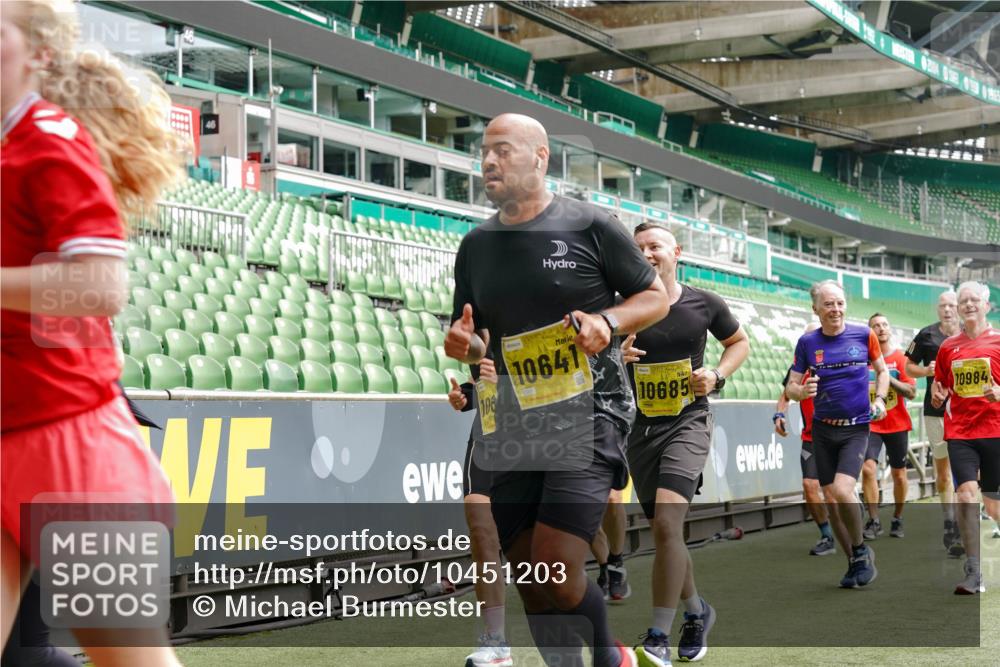 13.09.2026 - 21. swb-Marathon Bremen Michael Burmester http://msf.ph/oto/10451203 13.09.2026 10:31:22 Laufen im Stadion 10141, 10146, 10174, 10193, 10222, 10227, 10233, 10246, 10255, 10281, 10284, 10304, 10339, 10359, 10392, 10443, 10448, 10452, 10471, 10478, 10479, 10503, 10515, 10529, 10540, 10543, 10555, 10577, 10579, 10588, 10589, 10608, 10610, 10626, 10631, 10641, 10646, 10652, 10684, 10685, 10703, 10704, 10708, 10714, 10725, 10757, 10765, 10780, 10808, 10821, 10822, 10837, 10838, 10862, 10863, 10884, 10886, 10887, 10906, 10984, 11002, 11038, 11350, 11379 meine-sportfotos.de